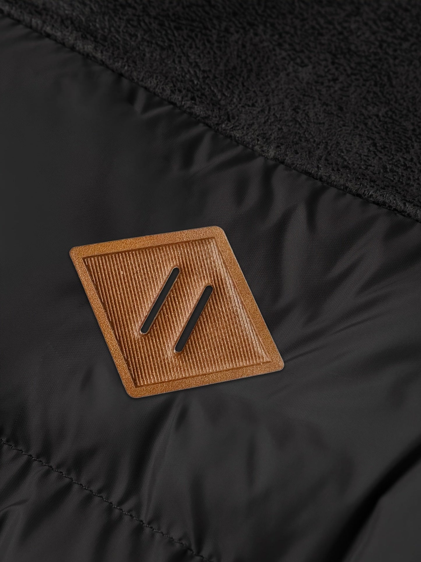 Herrjacka i vadderat tyg med konstpälskrage – Varm enfärgad dragkedjejacka