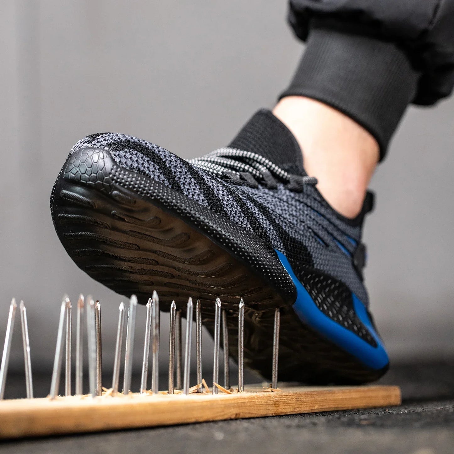 Men’s Lampweight Safety Shoes – Sporty Steel Toe Work Sneakers